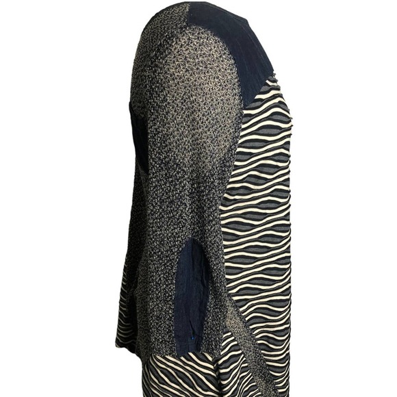 Curvey Textured Navy Shark Hem Flowy Tunic, 2X - Picture 2 of 8